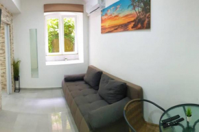 King's gem, heated floors, secluded, main square